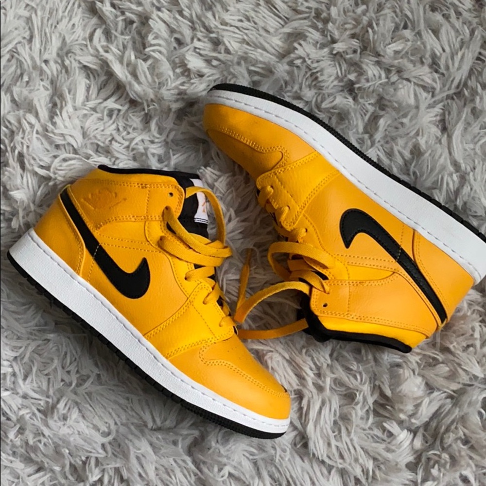 Air Jordan 1 mid